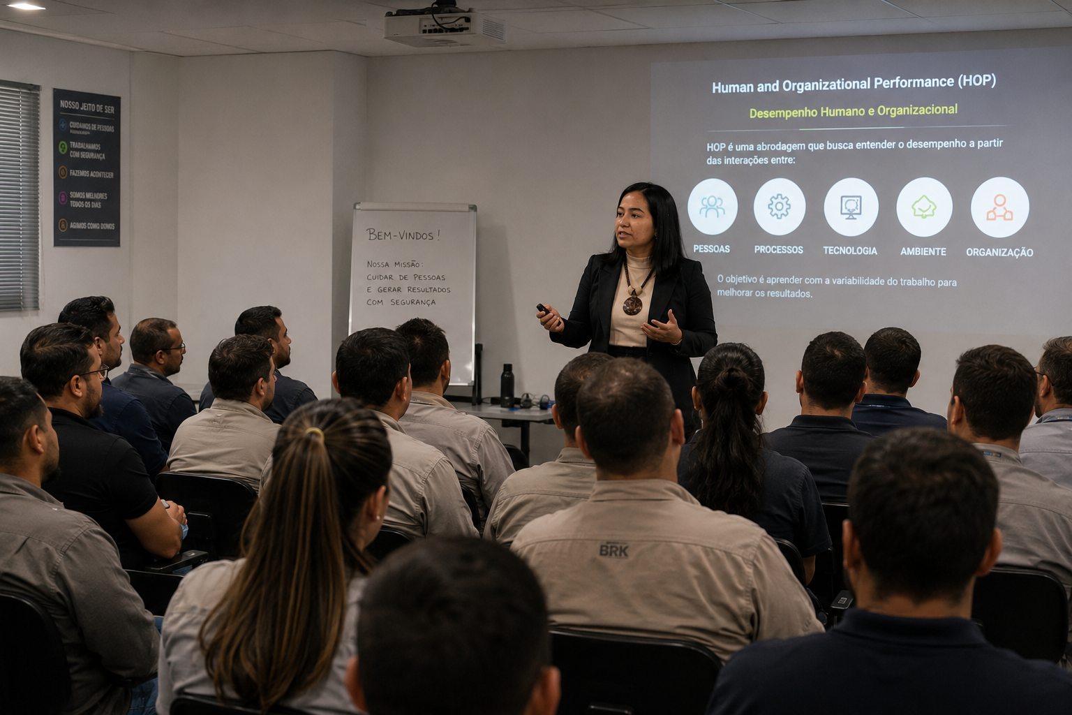 Herily Sato apresentando conceito de Human and Organizational Performance (HOP) para equipe